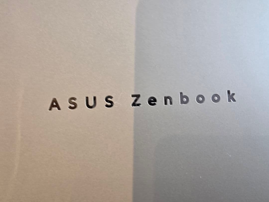 ASUS Zenbook HDMI端子付きノートPC ほぼ新品　25万円→格安！