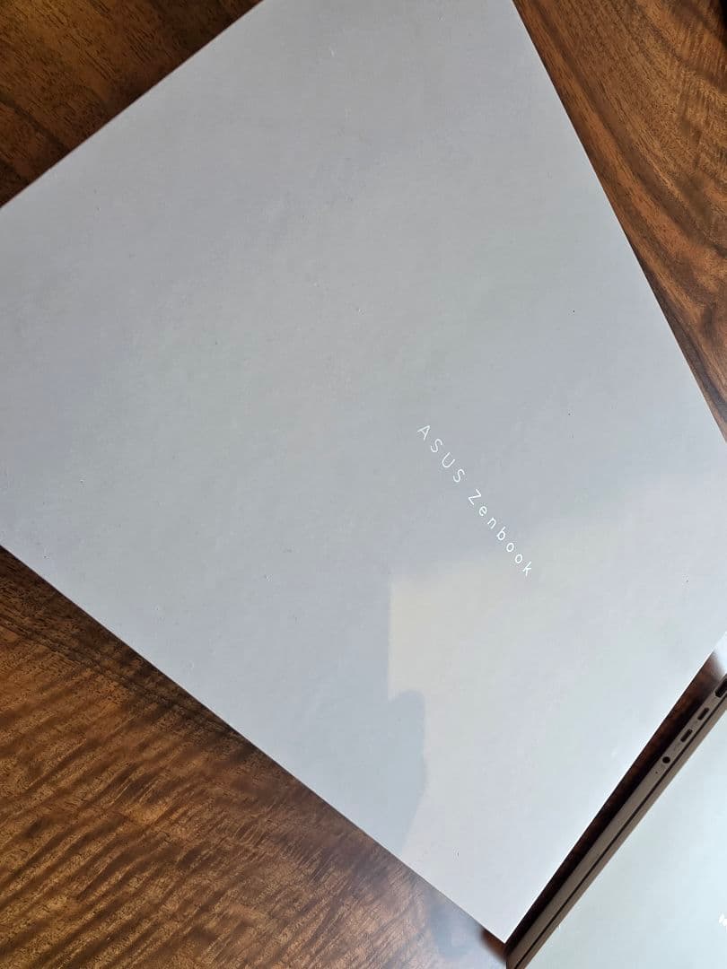 ASUS Zenbook HDMI端子付きノートPC ほぼ新品　25万円→格安！