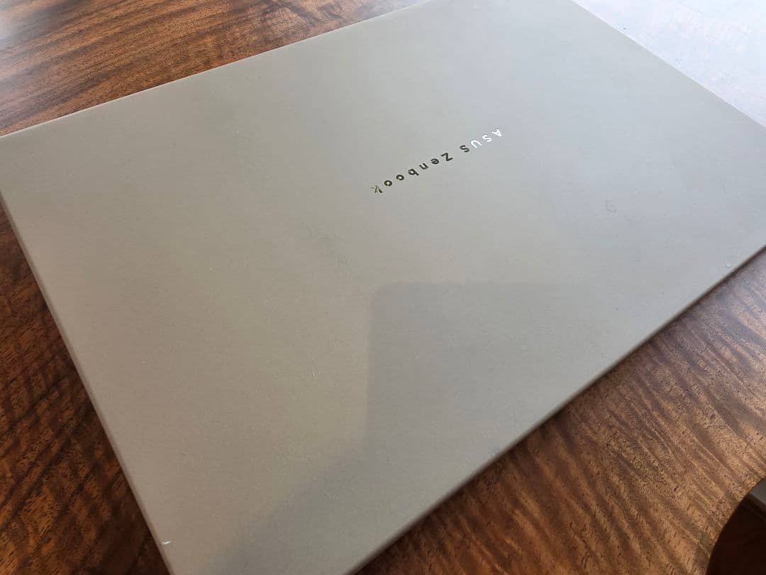 ASUS Zenbook HDMI端子付きノートPC ほぼ新品　25万円→格安！