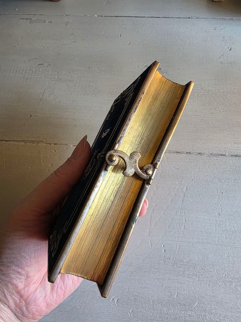 貴重　フランスアンティーク　1855年　ミセル　アヴェマリアのモノグラム 祈祷書