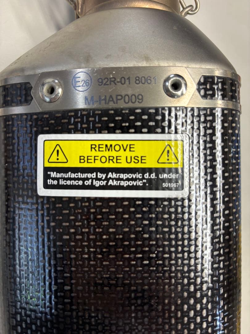 B*n様 AKRAPOVIC カーボンファイバー マフラーKTM390Duke