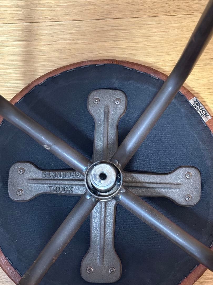 TRUCK FURNITURE レザースツール 本革 アイアン　最終値下げです