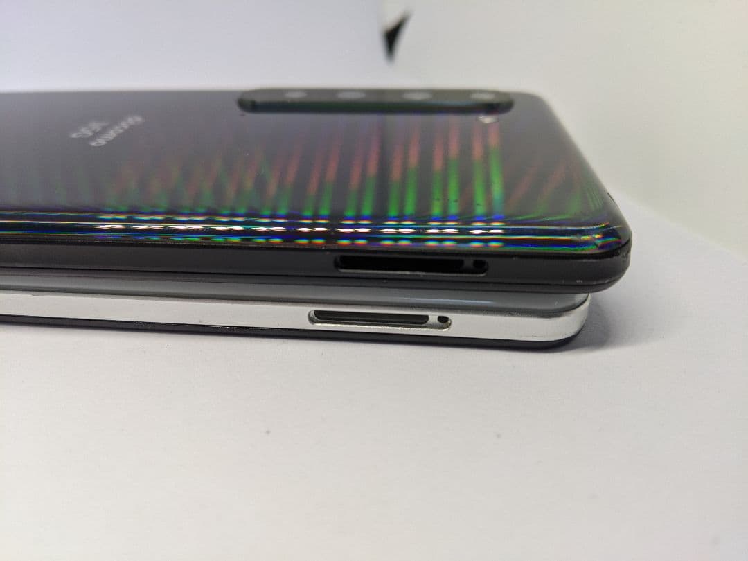 AQUOS R5G SH-51A android12 Simトレイなし2台