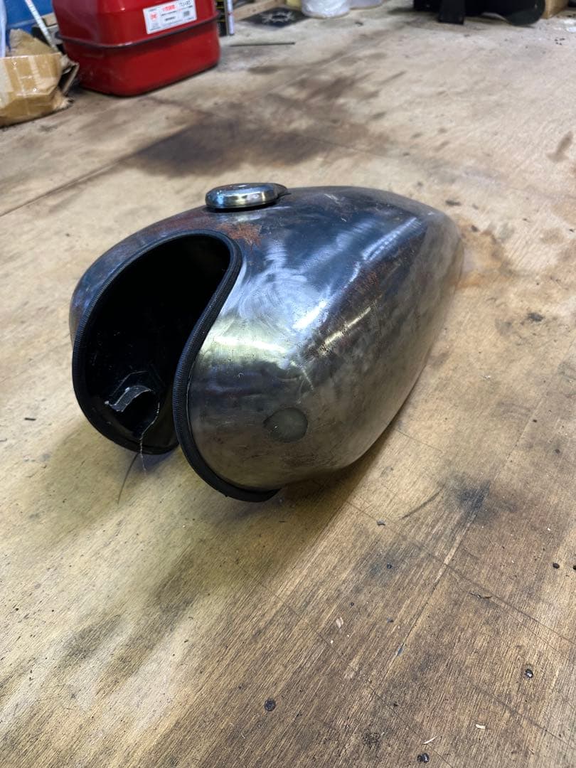 海*主様 sr400 タンク キャップ付き　鍵なし