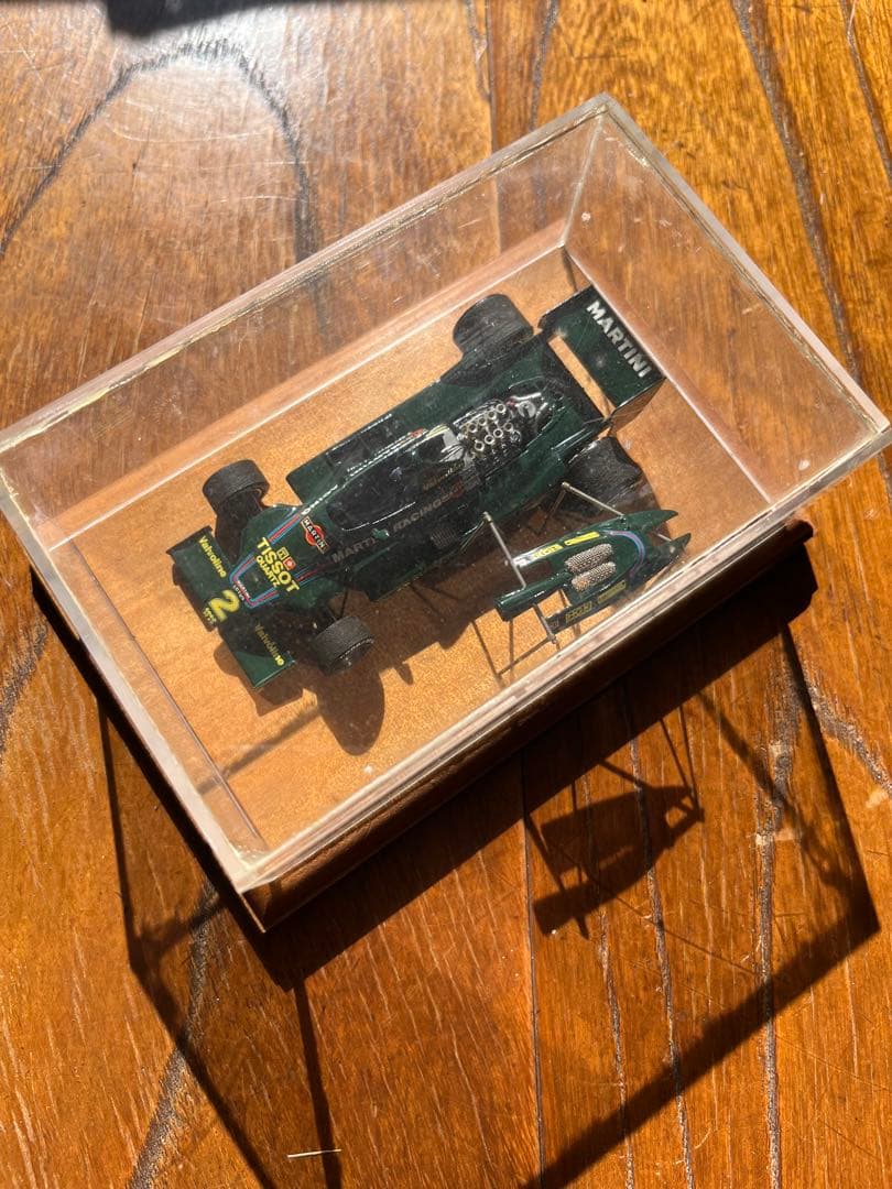 ミニカー マーチン グリーン 1/43