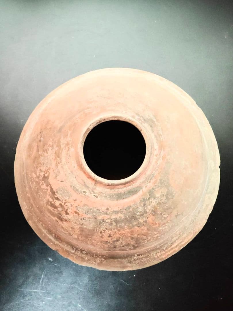 漢時代加彩三足土器　古代中国　中国古美術　考古遺物　発掘出土品　博物館展示品同手