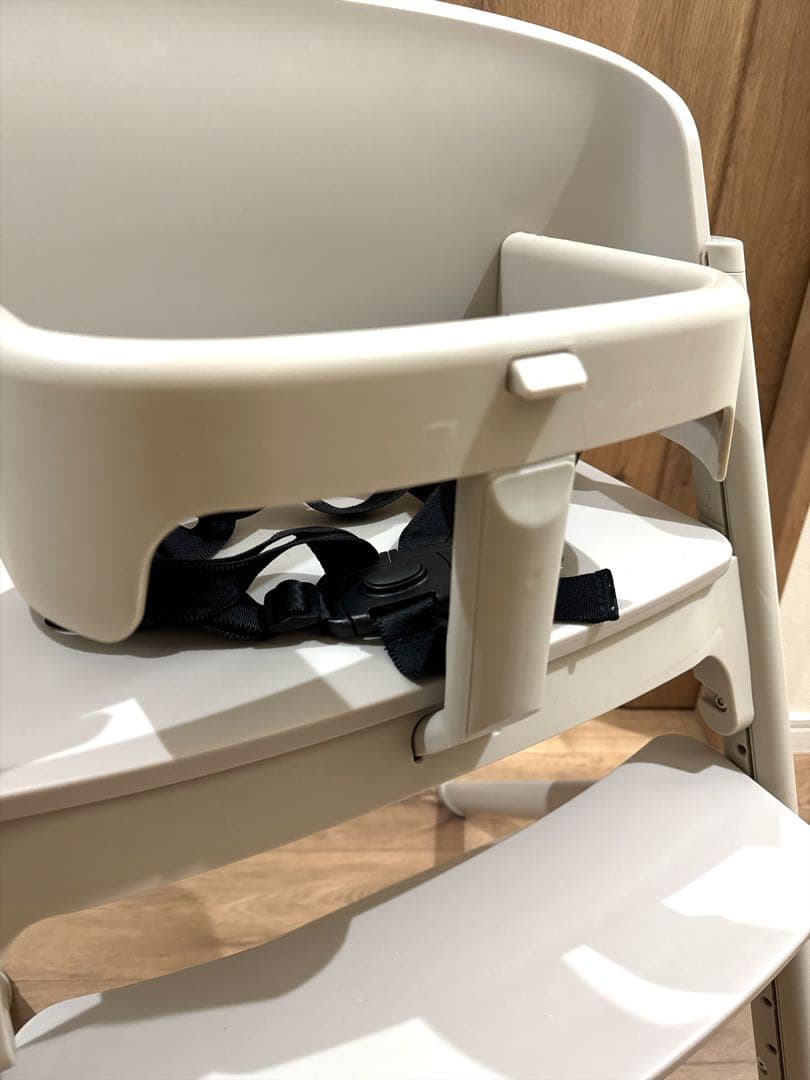 人気色✨ヤトミ NOVUS ノウス ベビーハイチェア グレージュ 付属品あり