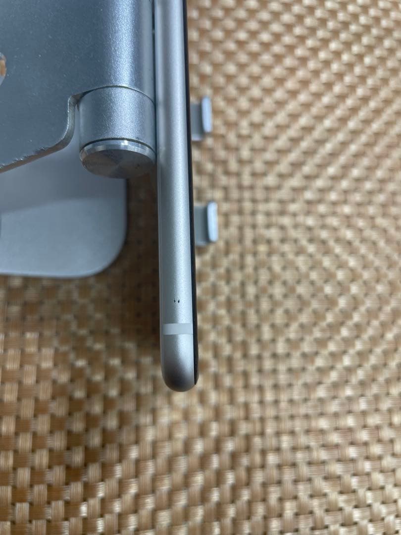 iPhone SE 第3世代 128 GB スターライトSIMフリー【7839】