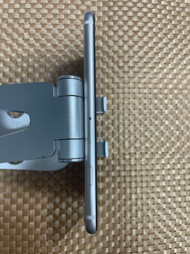 iPhone SE 第3世代 128 GB スターライトSIMフリー【7839】