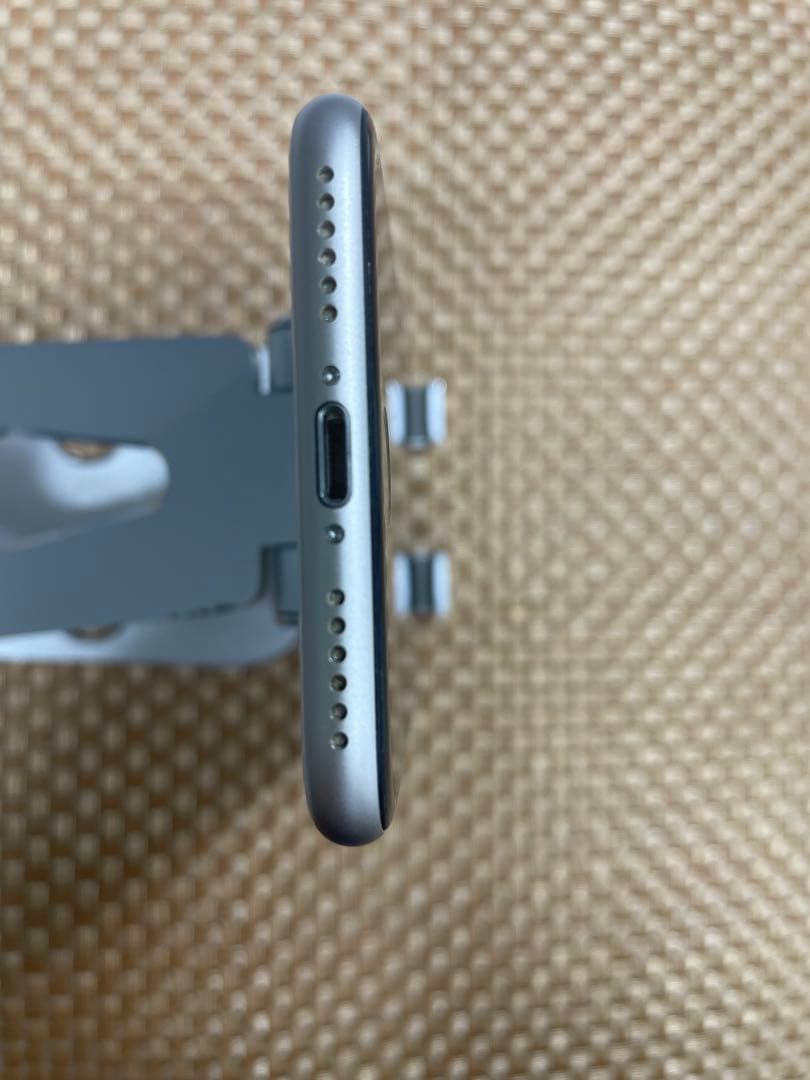 iPhone SE 第3世代 128 GB スターライトSIMフリー【7839】