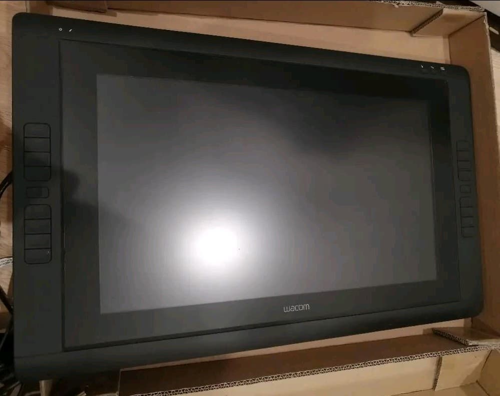 液タブ　Cintiq22HD　ペーパーライクフィルム付 ワコムDTK‑2200