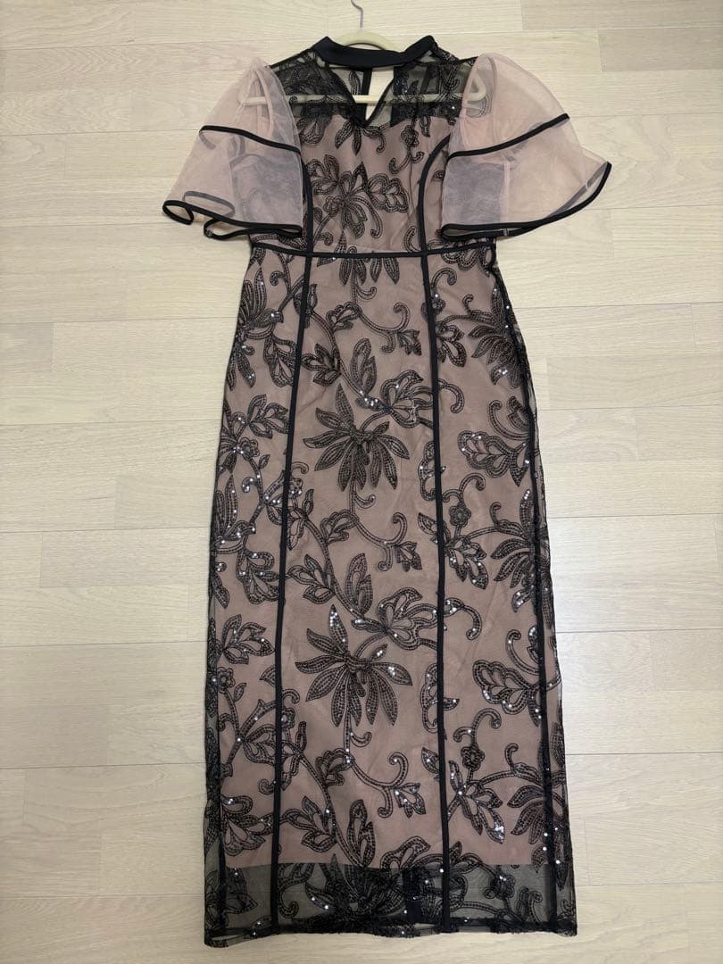 leja スパンコールフラワー　お呼ばれドレス