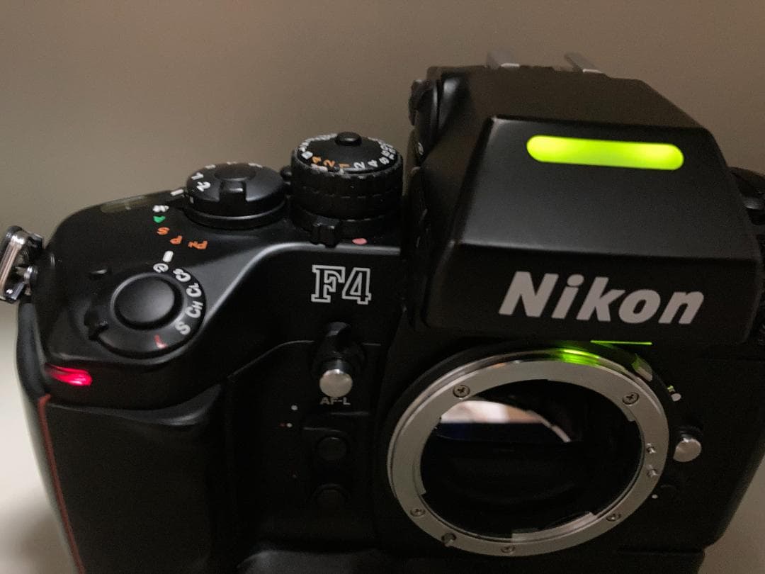 Nikon F4S + MF-22 データバック + SB-22 スピードライト