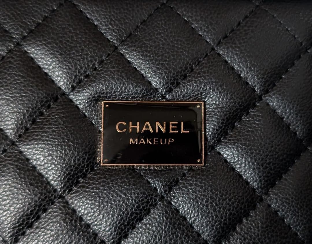 【CHANNEL】ブラックキルティングポーチ チェーンショルダー付き ノベルティ