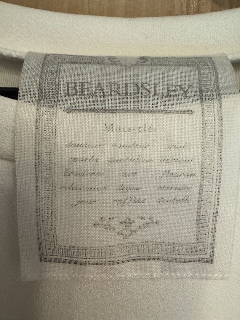 BEARDSLEY Tブラウス美品