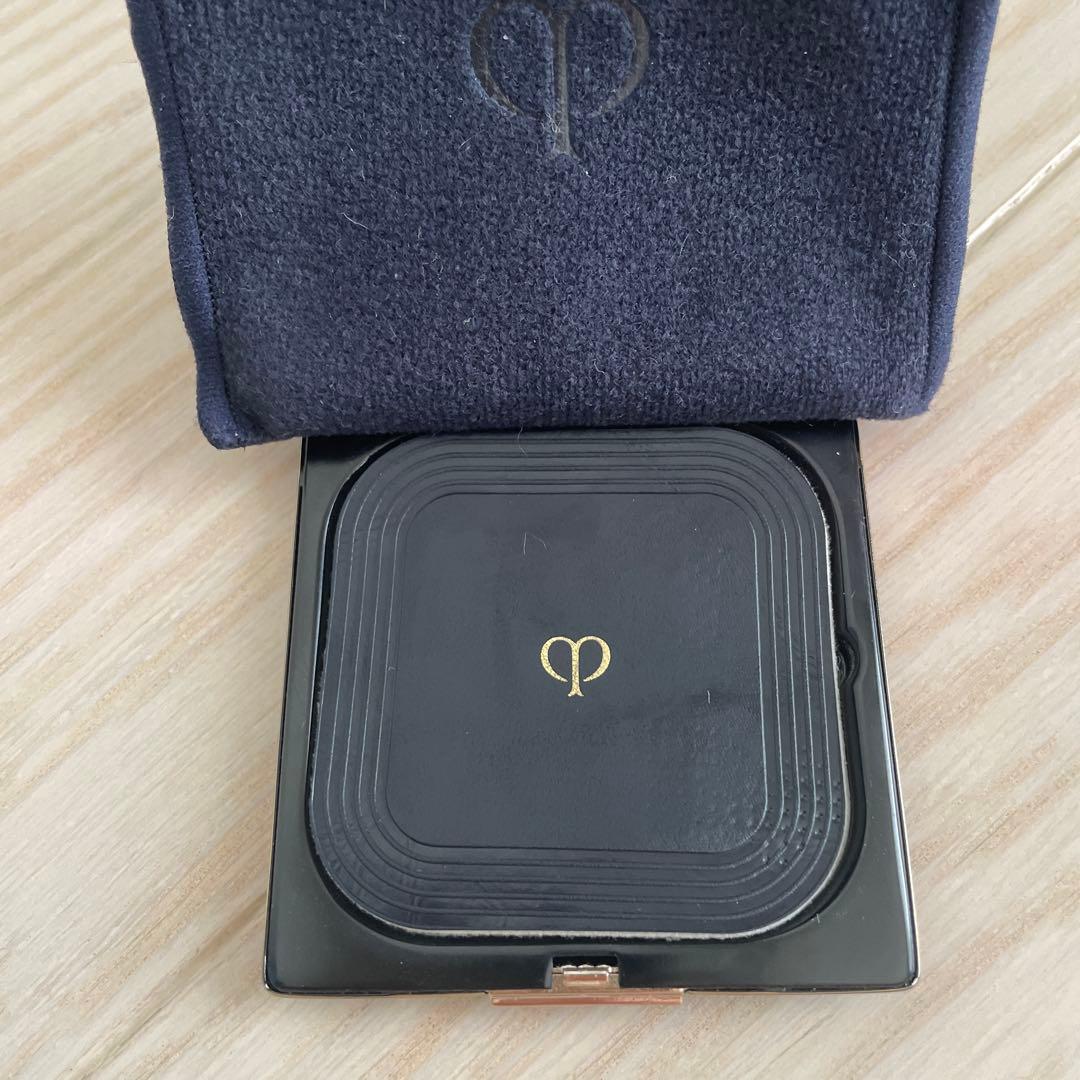 プードルコンパクトエサンシエルｎ　エレガントスリム　パフ2つ付き