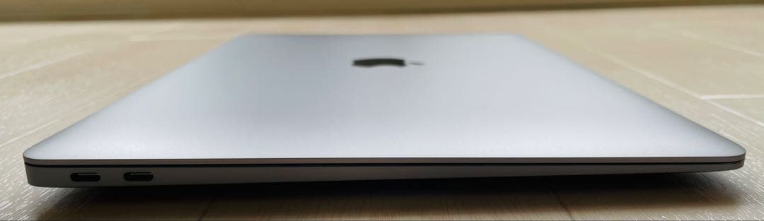 Apple MacBook Air M1 13.3インチ スペースグレイ