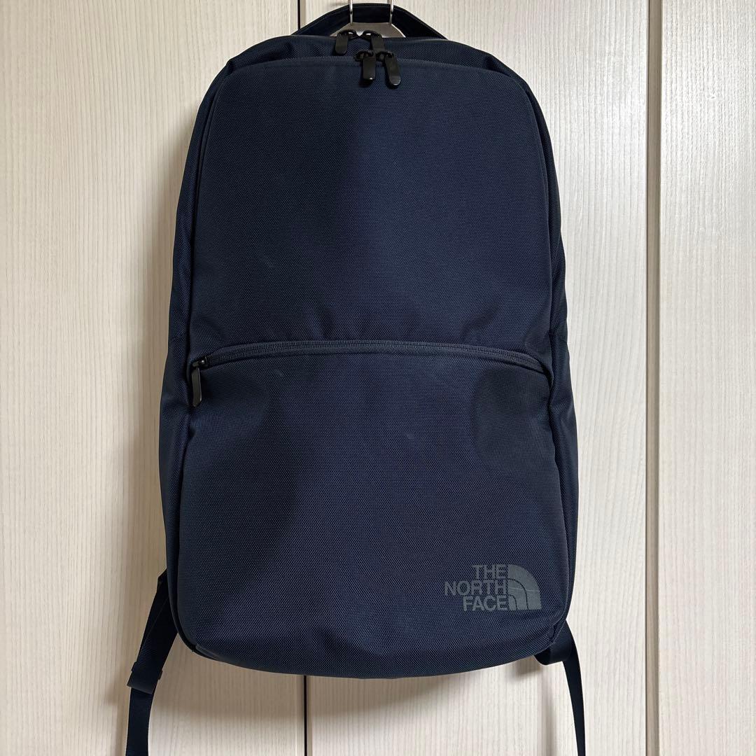 バッグ THE NORTH FACE Shuttle Daypack Slim15.5L