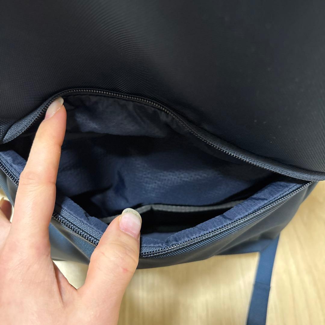 バッグ THE NORTH FACE Shuttle Daypack Slim15.5L