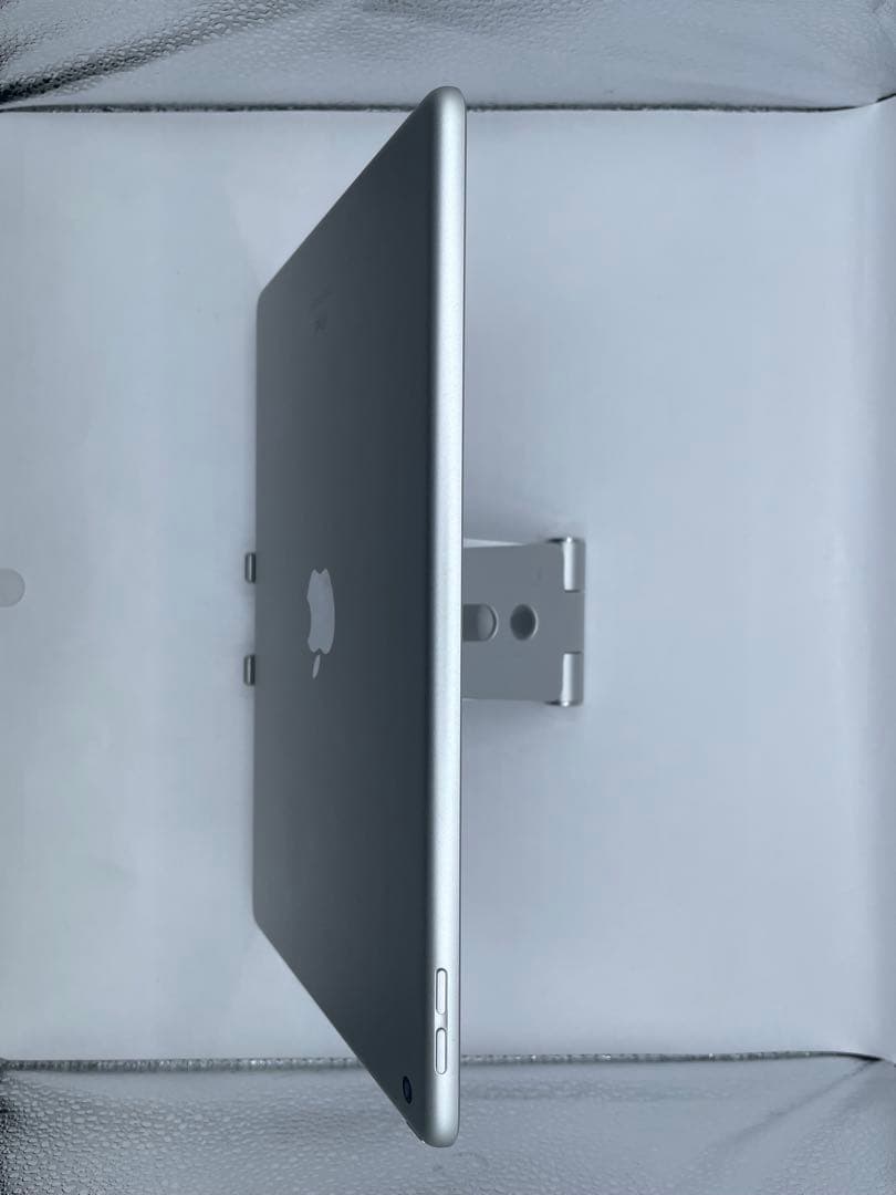 iPad 7世代 32GB 本体　バッテリー81%