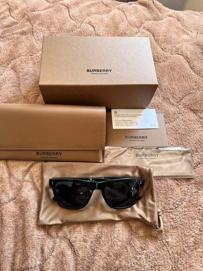 BURBERRY ブラック サングラス