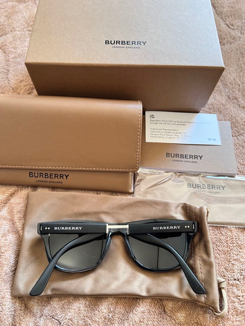 BURBERRY ブラック サングラス