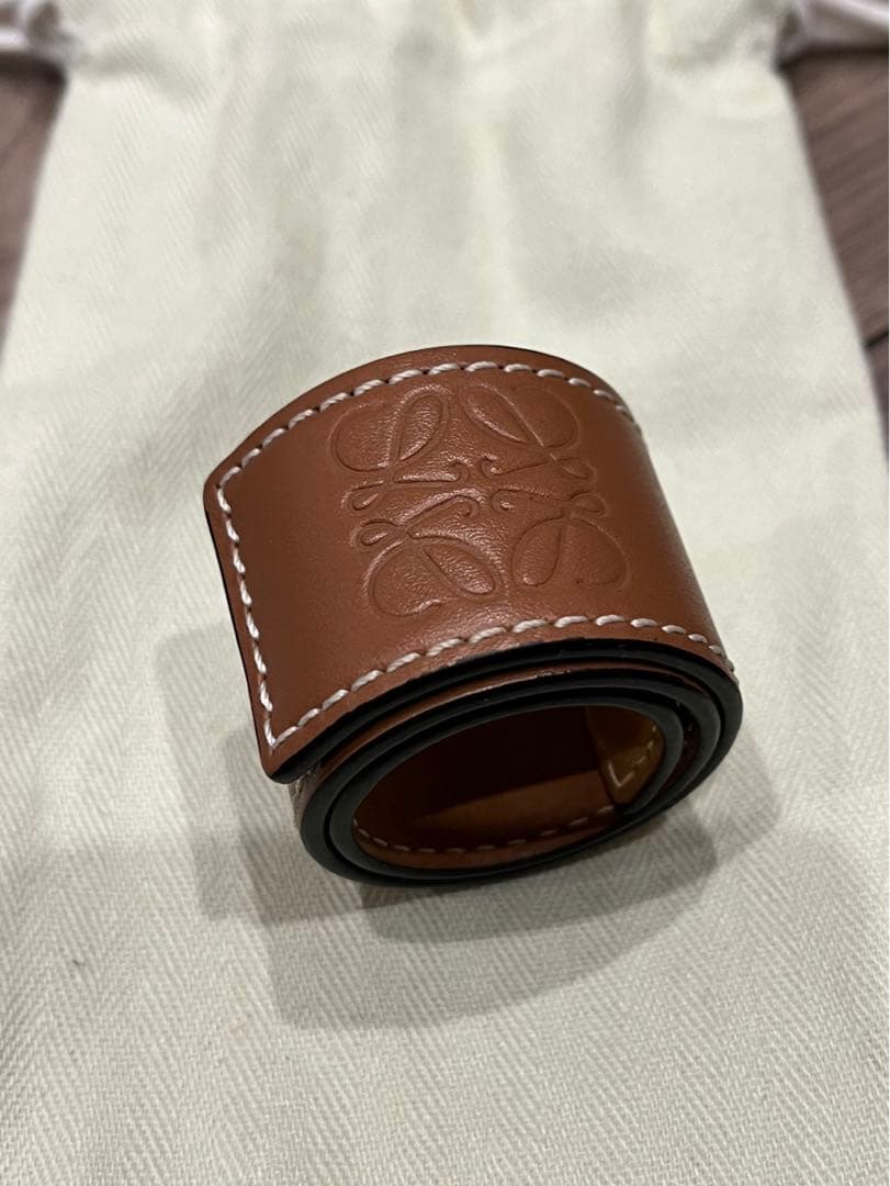 ロエベ　レザーバングル