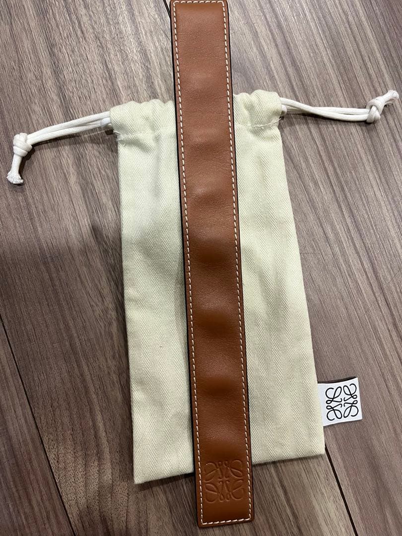ロエベ　レザーバングル