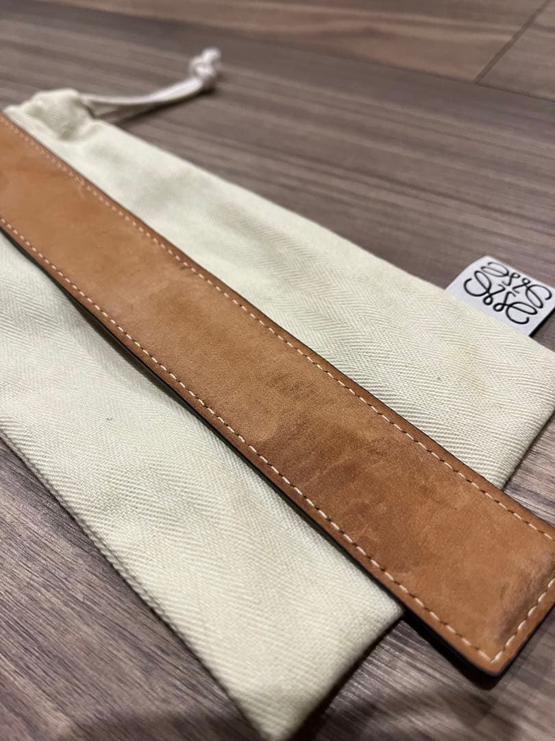 ロエベ　レザーバングル