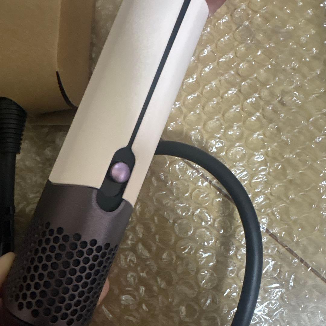 ダイソンドライヤー