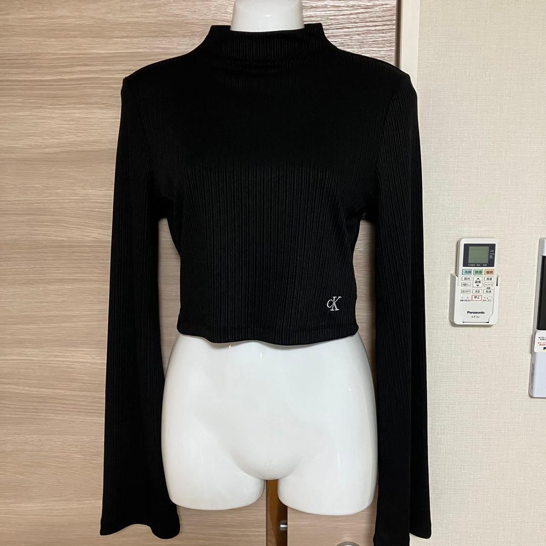 カルバンクライン　ショート丈　クロップド丈　ブラック　ハイネック