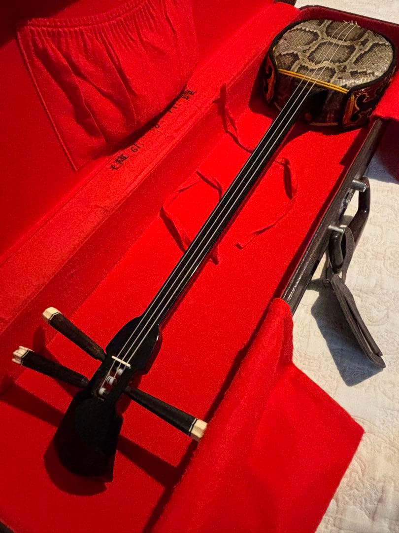 ※ラストです　旅を重ねた三線昭和六十一年贈沖縄三線黒木真壁型本皮張傷あり現状販売