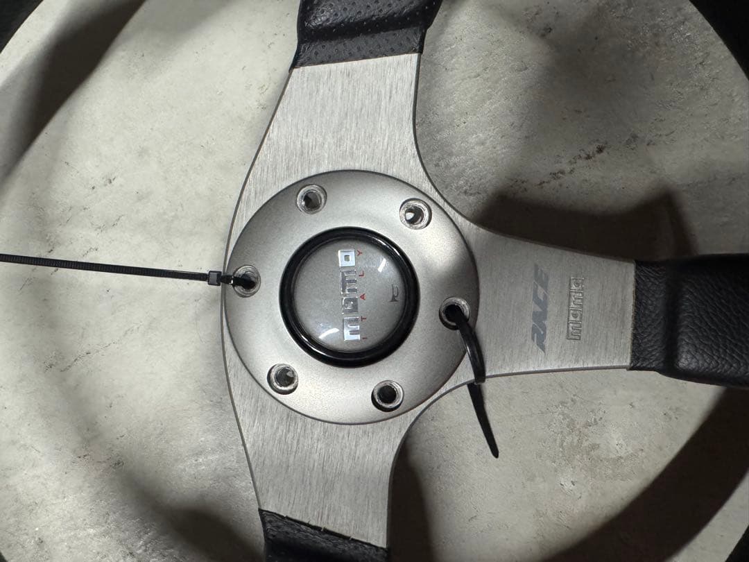MOMO ステアリング RACE (350mm) 美品