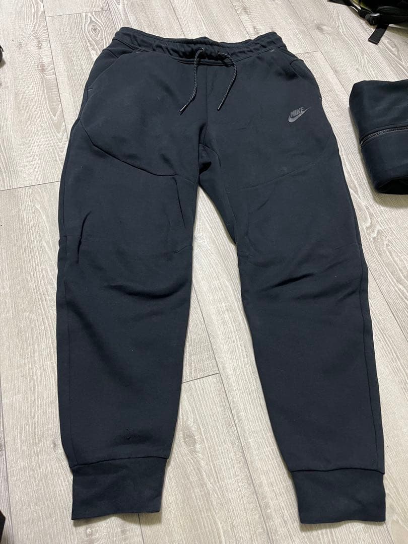 NIKEテックフリース黒 廃盤 上M下L