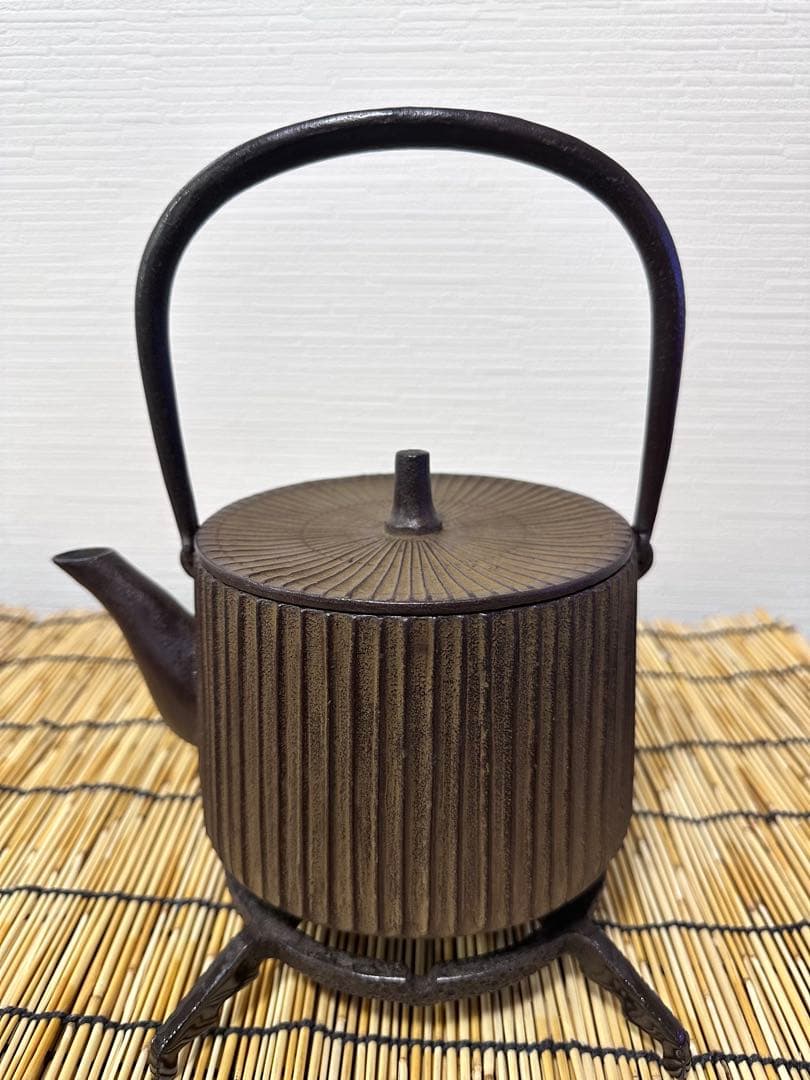 新品　岩手県奥州水沢幸工芸　現代の名工 佐藤勝久造　利休型蛇ノ目１３型　南部鉄瓶