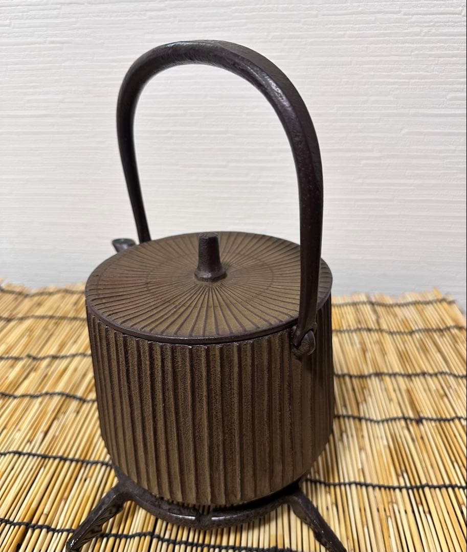 新品　岩手県奥州水沢幸工芸　現代の名工 佐藤勝久造　利休型蛇ノ目１３型　南部鉄瓶