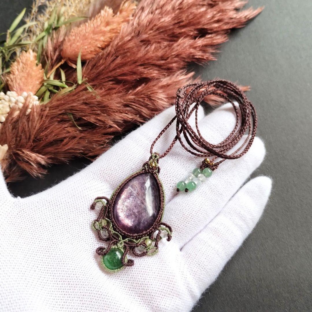 レピドライト＆グリーンストロベリークォーツのマクラメ編みネックレス　天然石