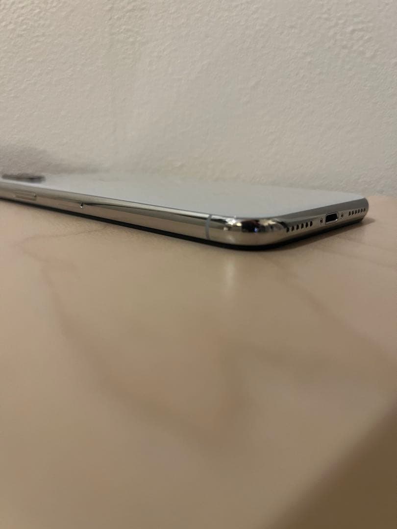 iPhone X 256gb シルバー (ホワイト)カバーと充電器付 シムフリー