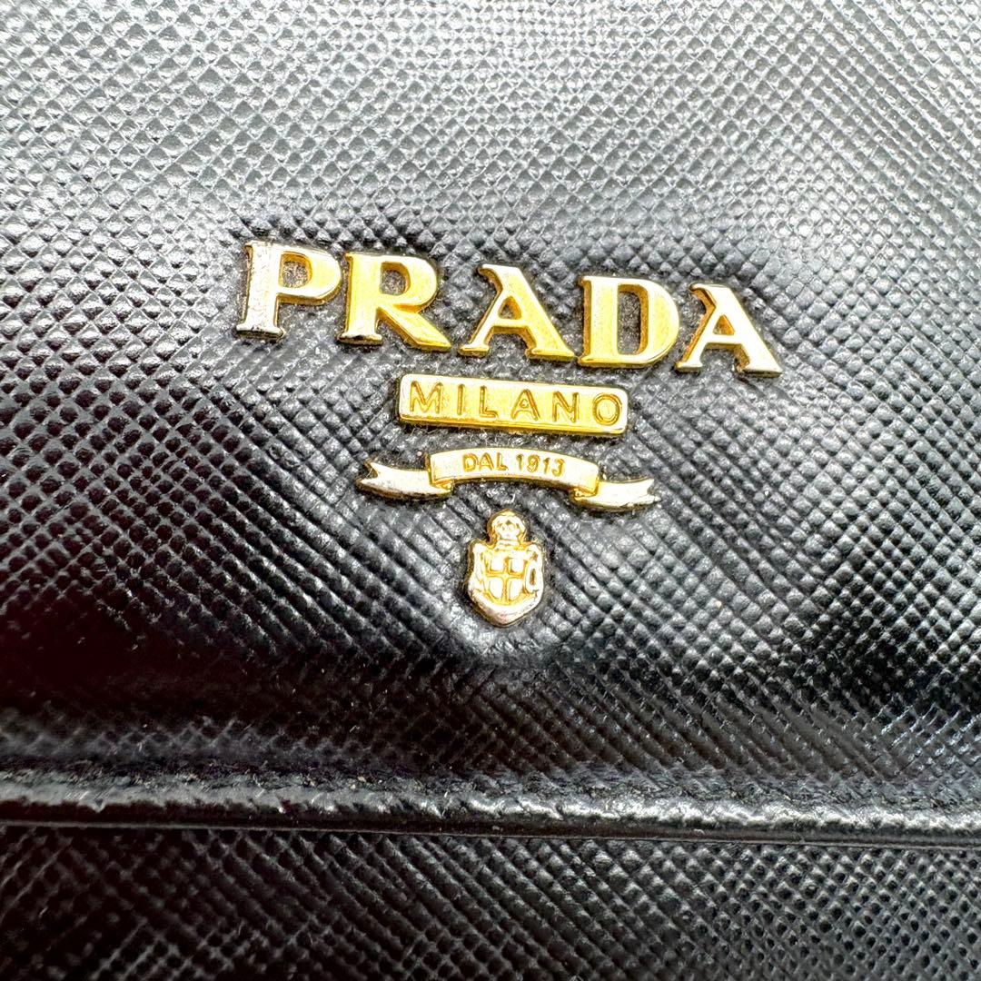 PRADA　サフィアーノレザー　黒　ゴールド　長財布　メタルロゴ　二つ折り