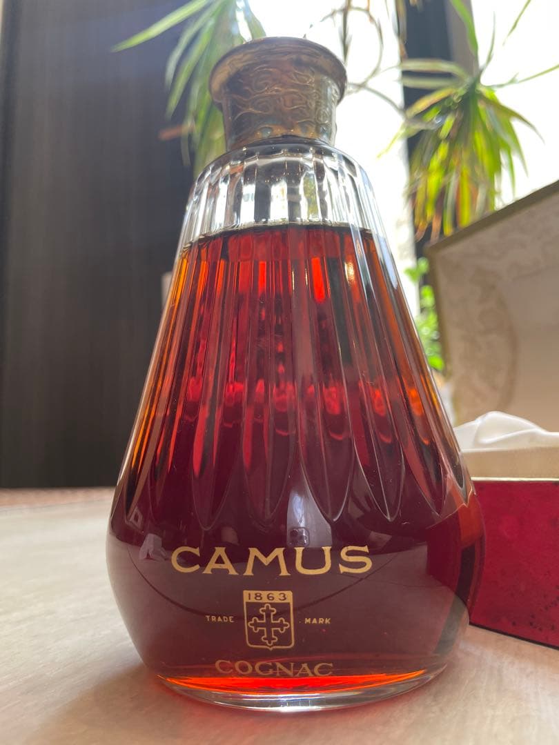 【値下げ】CAMUS カミュ　バカラクリスタルボトル　ブランデー　未開封