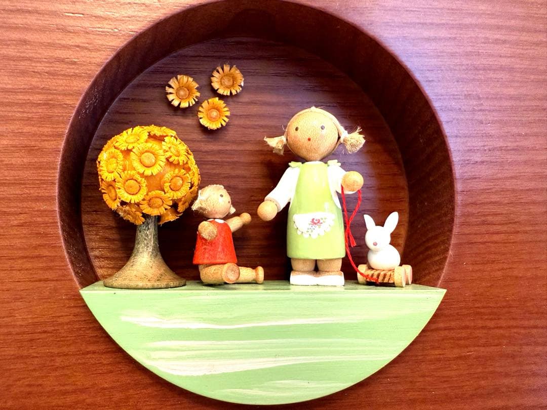 ドイツ　フラーデ　壁掛け　スタンド付き　女の子とおもちゃ　姉妹　うさぎ