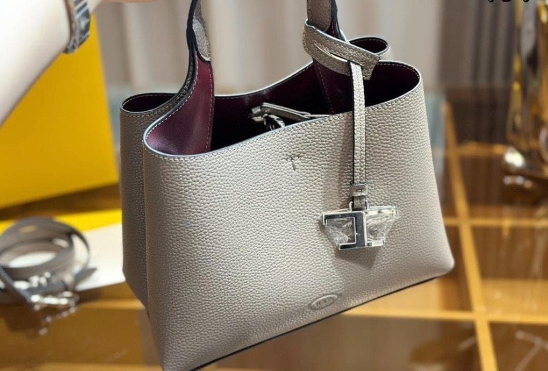 極美品☆ グレー レザー ハンドバッグショルダーバッグ