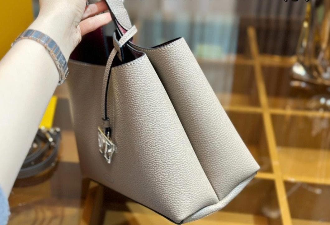 極美品☆ グレー レザー ハンドバッグショルダーバッグ