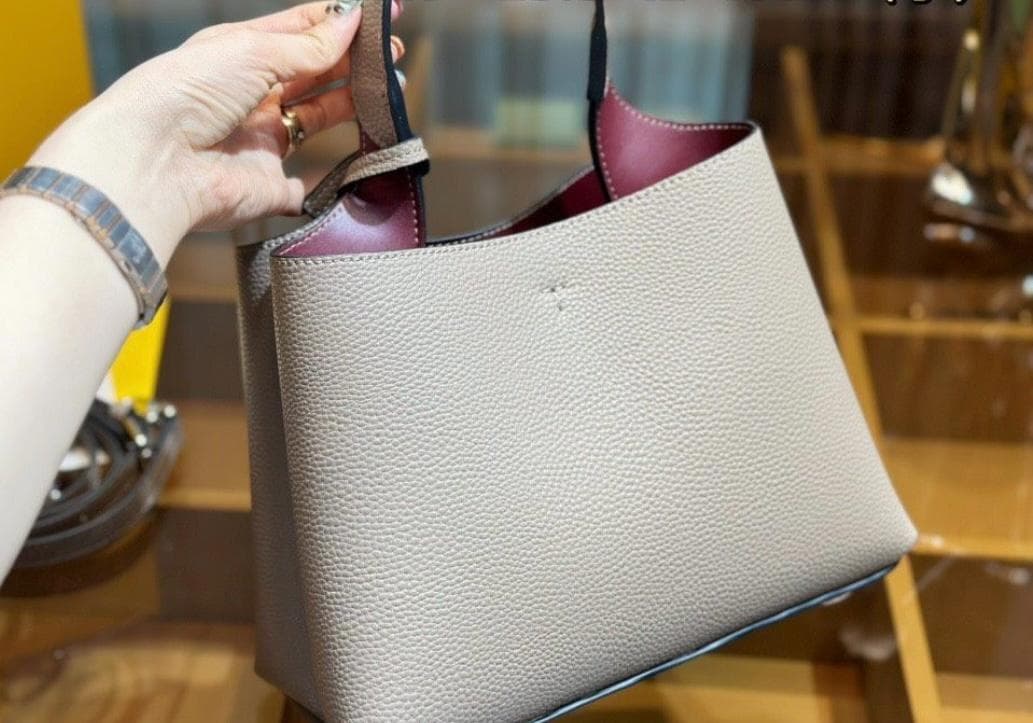 極美品☆ グレー レザー ハンドバッグショルダーバッグ