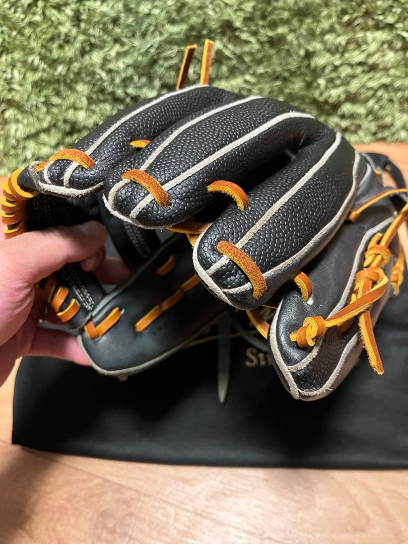 ウィルソンスタッフ デュアル 軟式内野手用外崎モデル ブラックSS×メタリック