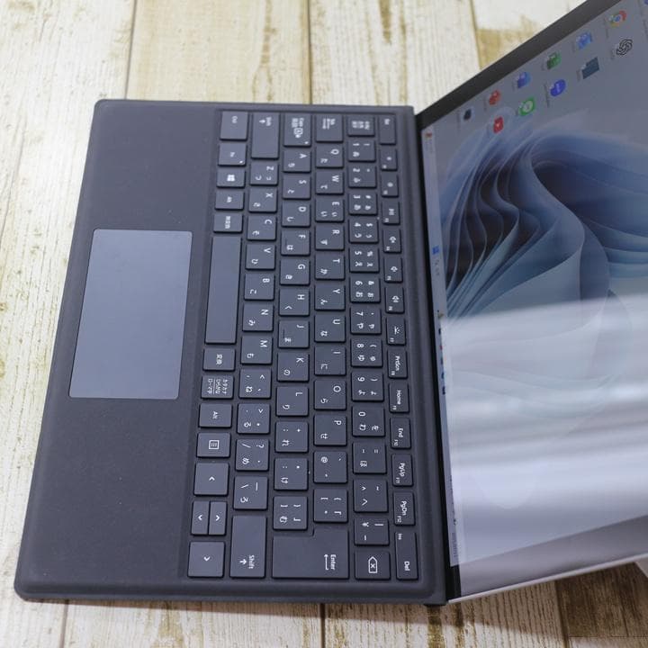 白黒surface pro7+ Corei5 Office