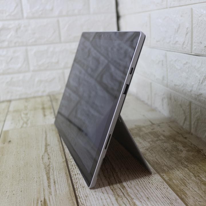 白黒surface pro7+ Corei5 Office