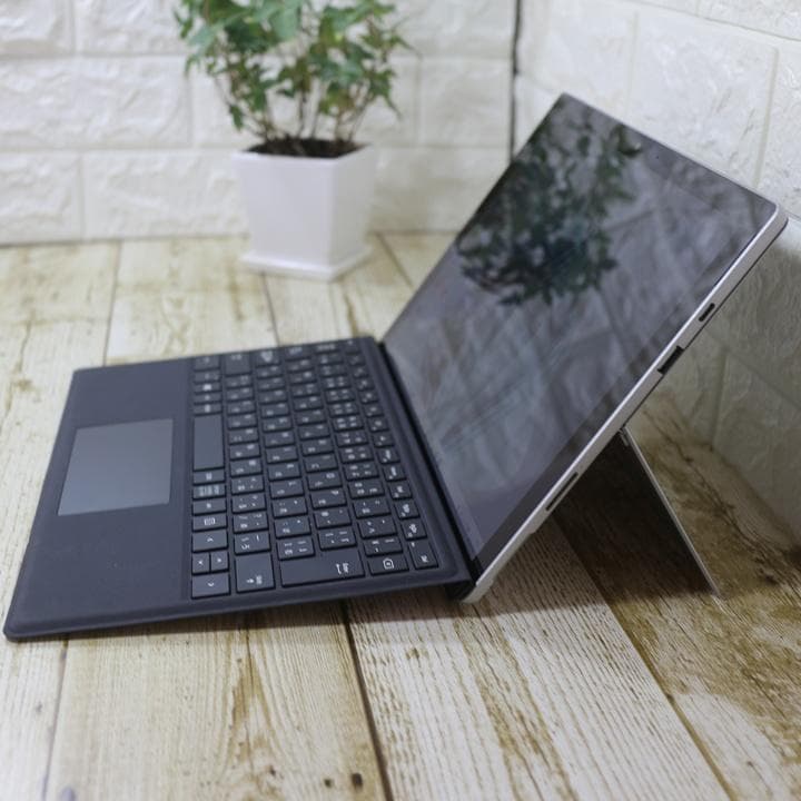 白黒surface pro7+ Corei5 Office