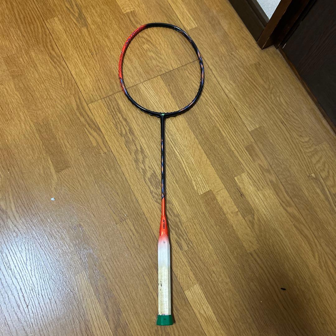 ASTROX 77 PRO バドミントンラケット 4UG6