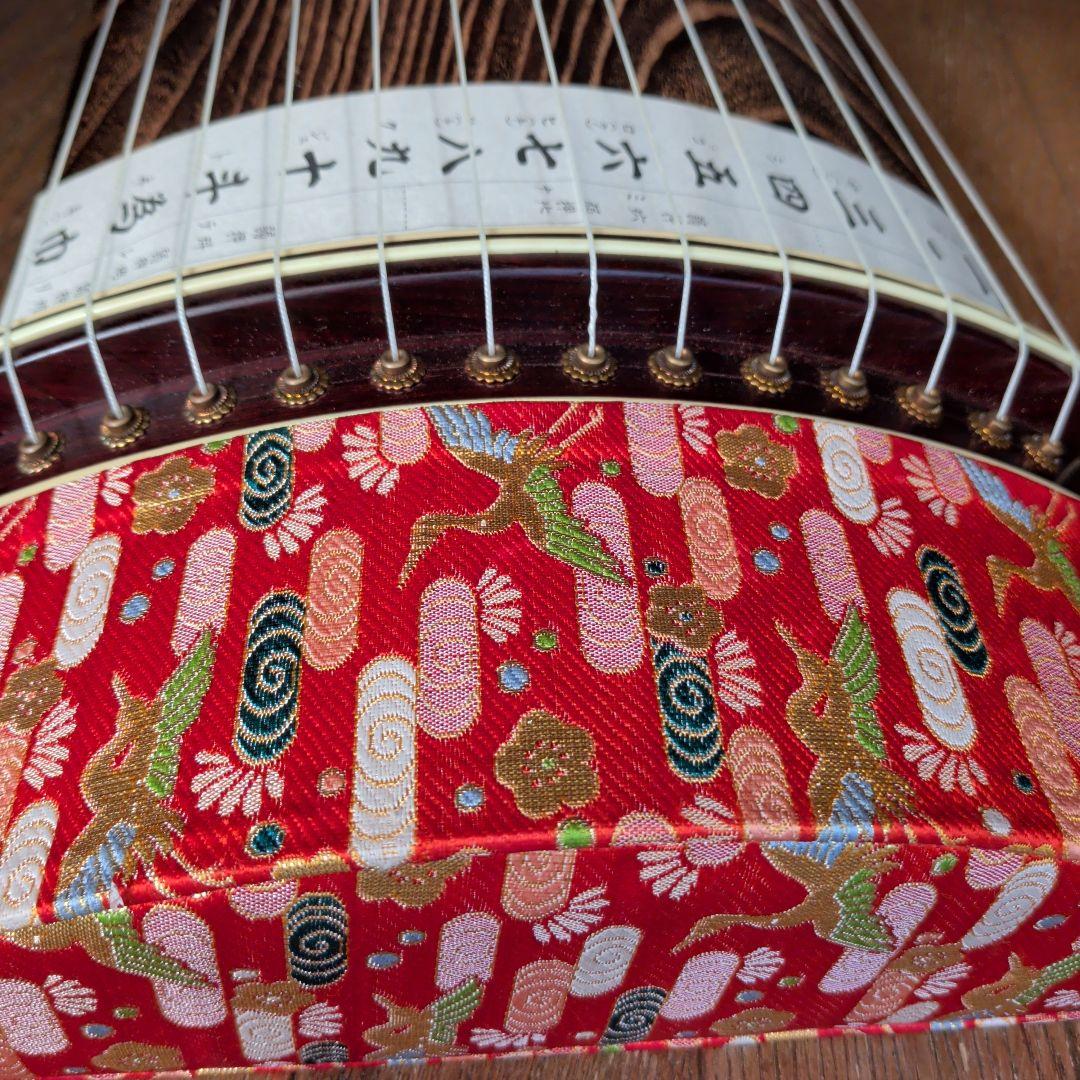 伝統的な13弦琴 　送料無料！和楽器　伝統楽器